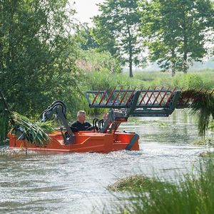 косилка для травы на воде с дизельным двигателем