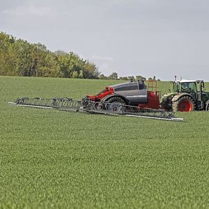 прицепной опрыскиватель 1