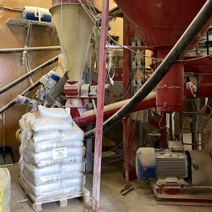 установка для производства продуктов с молотковой дробилкой