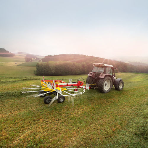 Ротационный валкообразователь - TOP series - PÖTTINGER Landtechnik GmbH - с боковой выгрузкой / с одним винтом