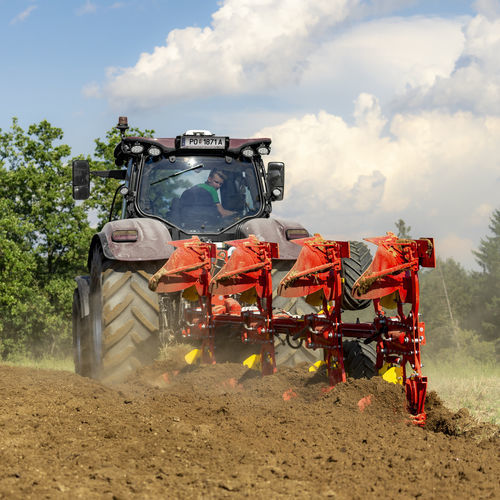 Плуг с отвалом - SERVO 3000 series - PÖTTINGER Landtechnik GmbH - навесной / 1-10-корпусный / реверсивный