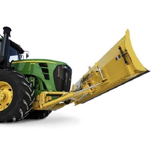 Установленный отвал для силоса на тракторе - 7900  - Degelman Industries Ltd.