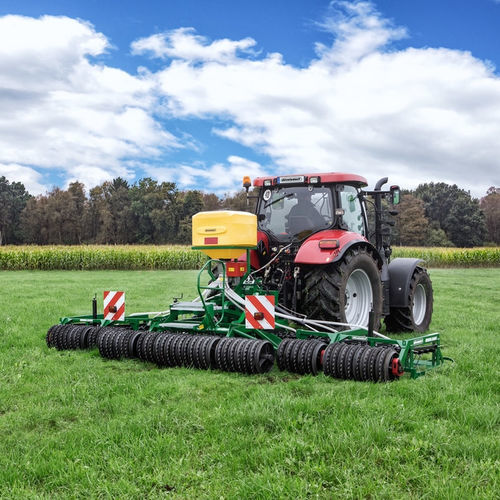 Борона управляемая трактором - GREEN.RAKE combi - Düvelsdorf Handelsgesellschaft mbH - луга / зубчатая / краб
