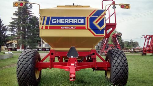 Линейная сеялка с бункером - E. Gherardi e Hijos S.A. - прицепная / с системой подачи удобрений