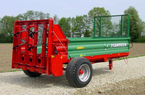 Прицепной разбрасыватель навоза - MINIFEX 500 - Farmtech d.o.o. - с вертикальными щетками / одноосный