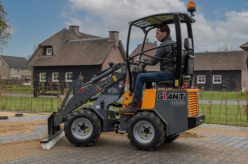 Колесный погрузчик - G1200 - GIANT - TOBROCO Machinery - с кабиной / компактный / шарнирный