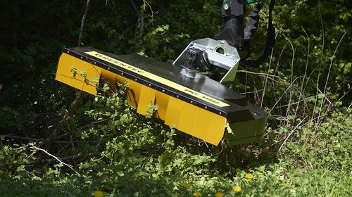 Машина для срезания веток для деревьев - RC 162 - GreenTec A/S / Spearhead - для установки на трактор / с поворотным ножом / гидравлическая