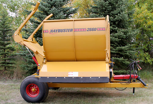 Прицепной выдуватель соломы - BALEBUSTER 2660 - Haybuster Agricultural Products - для кормов / для соломы / для рулонных кип