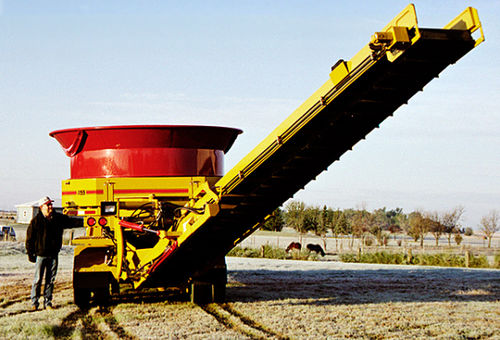 Мельница для питания животных - 1155 - Haybuster Agricultural Products - для соломы / молотковая / мобильная