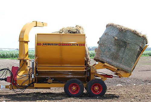 Прицепной выдуватель соломы - BALEBUSTER 2574 - Haybuster Agricultural Products - для кормов / для соломы / для рулонных кип
