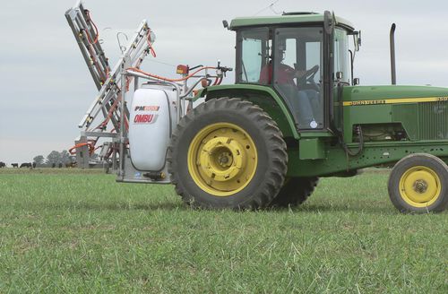 Опрыскиватель сцепка на три точки - PM600 - Maquinas Agricolas Ombu SA - для больших культур / гидравлический / со складывающейся ручкой