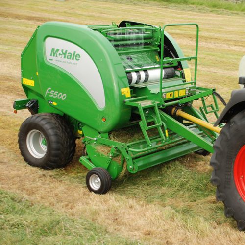 Пресс для круглых кип - F5500 - McHale Engineering Ltd. - с фиксированной камерой