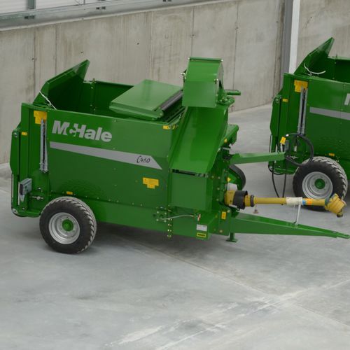 Прицепной Соломовыдуватель - C460 - McHale Engineering Ltd. - для рулонных кип / для питания