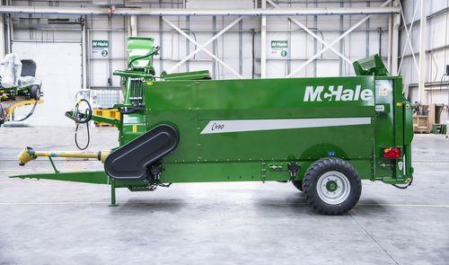 Прицепной Соломовыдуватель - C490 - McHale Engineering Ltd. - для соломы / для рулонных кип / для питания