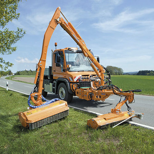 Навесная гидравлическая бензокоса - MKM 700 - MULAG Fahrzeugwerk Heinz Wössner GmbH & Co. KG - переднего монтажа / с молотками / складная