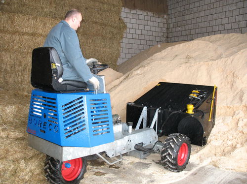 Автоматическая система распределения пищи для крупного рогатого скота - Agricom - мобильная / самозагружающаяся / с воронкой