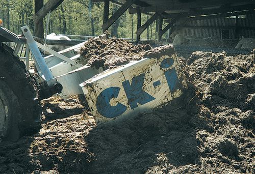 U-образный отвал для навоза - CK Industries - автоматический