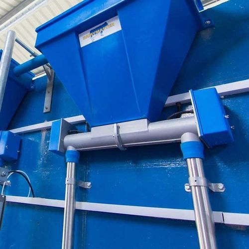 Загрузочная воронка для крупного рогатого скота - Dairymaster - из металла / автоматическая / программируемая
