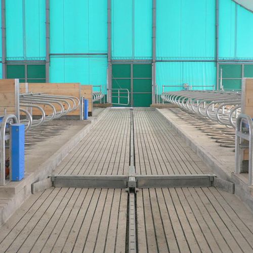 Отвал для навоза с тросом - DairyPower Equipment O'Donovan Dairy Services Ltd. - прямой / гидравлический / автоматический