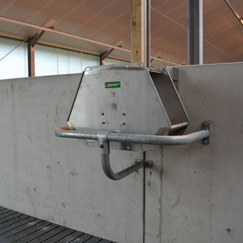 Водопойный желоб для крупного рогатого скота - 500, 520 - Spinder Dairy Housing Concepts - с лотком / из нержавеющей стали / мультидоступ
