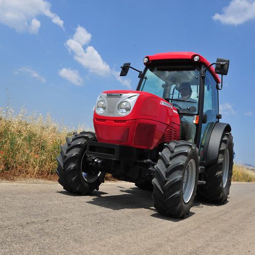 Узкий трактор - F series - McCormick USA - сервопривод / с кабиной / сцепка на три точки