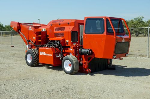 Уборочная машина для орехов - 8700 - Flory Industries - самоходная