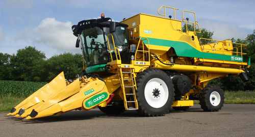 Головка для сбора урожая для силосорезки - 60 SERIES - Oxbo International Corporation - для кукурузы / жесткая / червячный