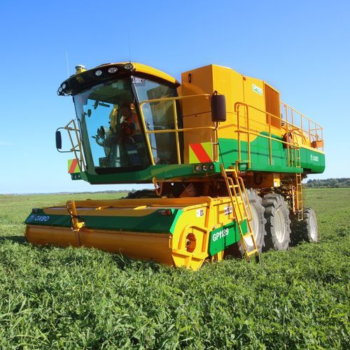 Уборочная машина для гороха - GP1189 - Oxbo International Corporation - самоходная