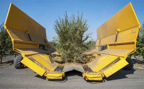 Вибратор для сбора урожая для миндаля - Twin D T4 - TOL Incorporated - самоходный / механический / низкий вал