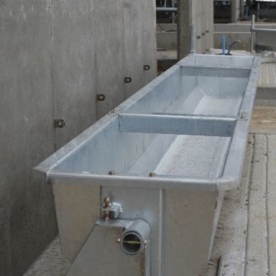 Водопойный желоб для коров - Aqua Dump - Artex Barn Solutions LTD. - с лотком / из металла / мультидоступ