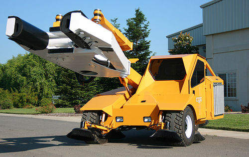 Вибратор для сбора урожая для миндаля - M7 - Coe Orchard Equipment, Inc. - для ореха-пекана / самоходный / гидравлический