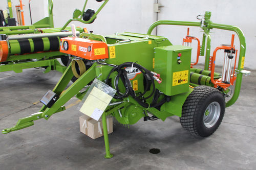 Пресс для круглых кип - R500 COMBI - Tonutti / Wolagri - с фиксированной камерой / с машиной для обсыпки
