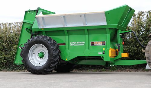 Прицепной разбрасыватель навоза - Cross Agricultural Engineering - с горизонтальными щетками / одноосный