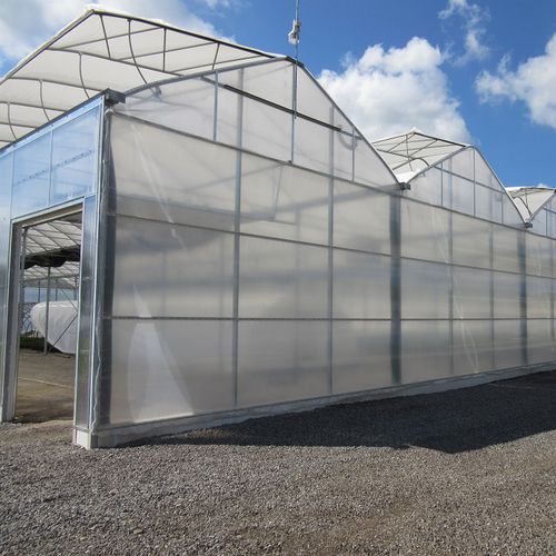 Теплица с несколькими сводами - De Cloet Greenhouse Manufacturing Ltd - из пластика / постоянная / с водосточным желобом