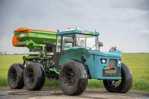Самоходный разбрасыватель удобрений - ESM-3 - Energomehkomplekt, LLC - жидкий / твердый / с известью