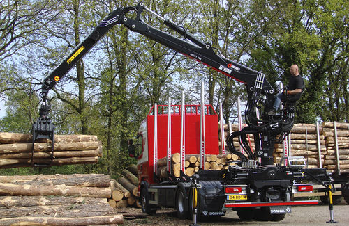 Лесопогрузчик на грузовике - LOGLIFT 118S series - HIAB AB - с манипулятором
