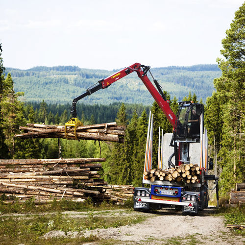 Лесопогрузчик на грузовике - JONSERED 1188S series - HIAB AB - с манипулятором