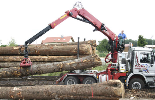 Лесопогрузчик на грузовике - JONSERED 2850S series - HIAB AB - с манипулятором