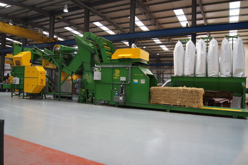 Пресс для круглых кип - KME - Ken Mills Engineering Ltd. - для квадратных кип / с фиксированной камерой / большого размера