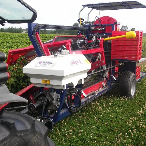 Уборочная машина для малины - JAREK 5R - JAGODA JPS Agromachines - для ягод / прицепная / 1 ряд