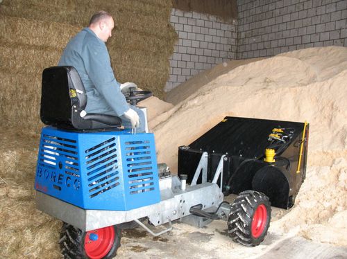 Самоходный выдуватель соломы - Agri-com - для соломы / для комбикормов