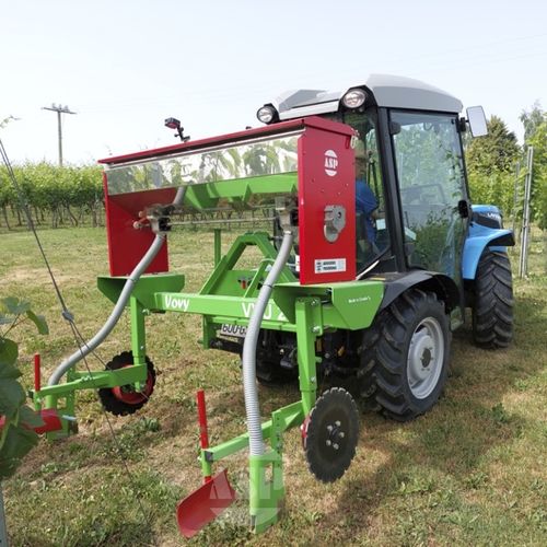 Разбрасыватель удобрений сцепка на три точки - VOVY - Agroservis - proizvodnja d.o.o. - сухой / гранулированный / для винограда