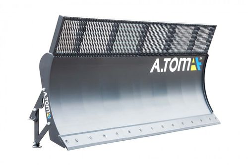 Установленный отвал для силоса на тракторе - 3000 - A.TOM