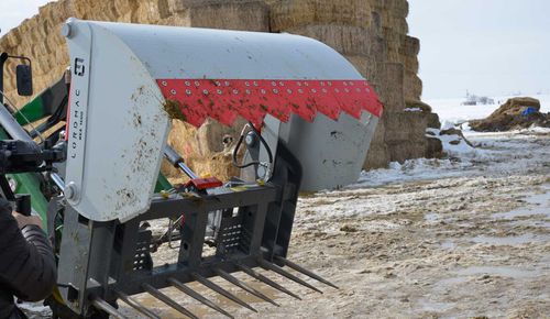 Навесной погрузчик-раздатчик силоса - Lordmac Agriculturel Equipment