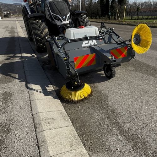 Навесная подметальная машина - CSK 200 - CM SRL - для дорог / для хлева / для коммунальных объектов