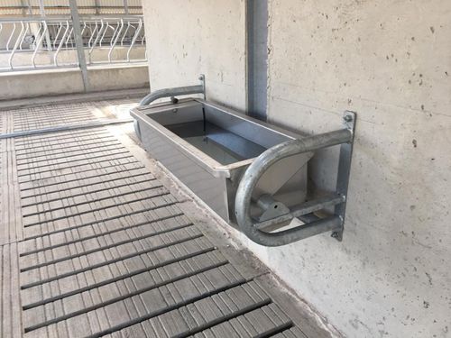 Водопойный желоб для телят - Tip-Over - Condon Engineering - для крупного рогатого скота / с лотком / из нержавеющей стали