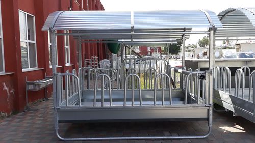 Стойка для внешнего пространства - EXTA3563000 - AHI - FARM CAMARA - для крупного рогатого скота / из металла / мультидоступ