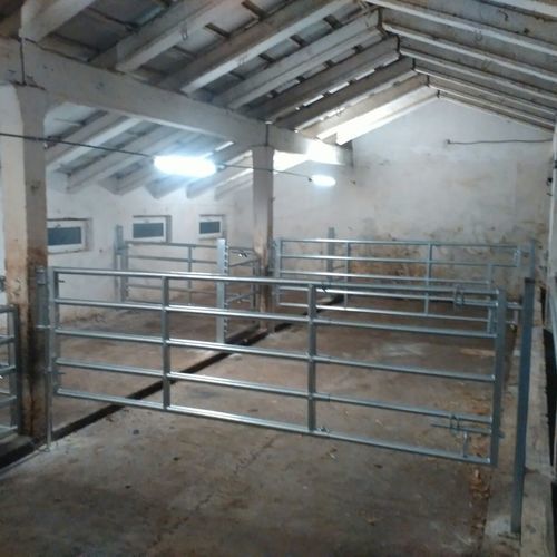 Барьер для домашнего скота - GATG421 - AHI - FARM CAMARA - для стойла / для коров / из металла