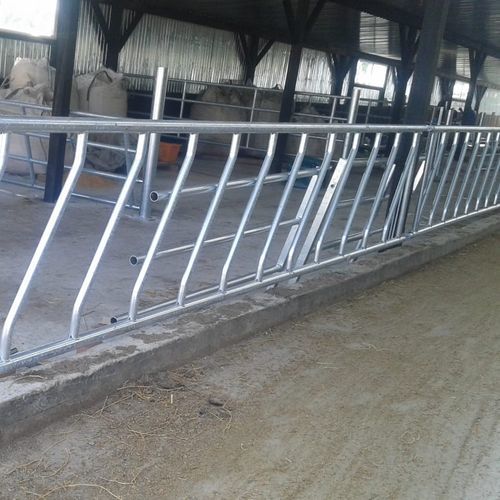 Кормовая решетка для крупного рогатого скота - FEEEQ 77000 - AHI - FARM CAMARA - самоблокирующаяся / наклонная / с трубчатой структурой