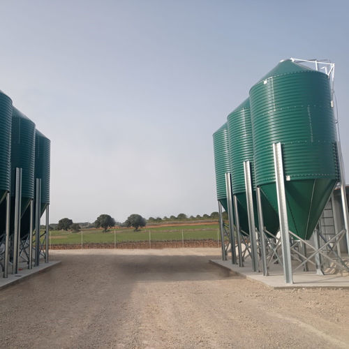 Зернохранилище для фермы - SILOS CÓRDOBA S.L. - для питания животных / из гальванизированной стали / модульное